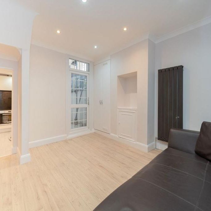 Studio to rent - Photo 1