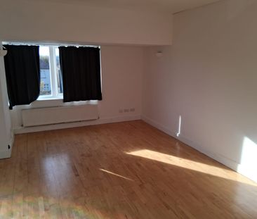 2 Bed Flat, Burnt Ash Hill, SE12 - Photo 6