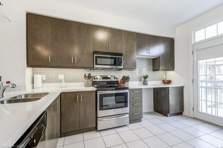 For Lease - 2362 Treversh Common, Burlington, Ontario - Photo 5