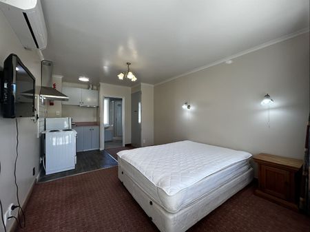 Studio Unit in Prime Riccarton Location - Photo 2