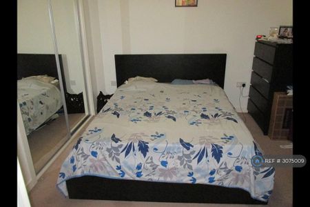 3 bedroom flat to rent - Photo 5