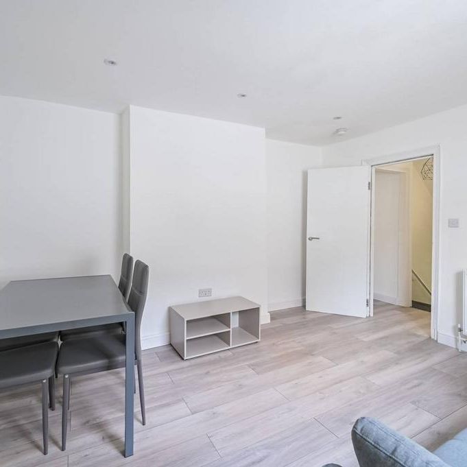 3 bedroom flat to rent - Photo 1