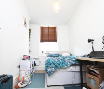 3 bedroom flat to rent - Photo 4
