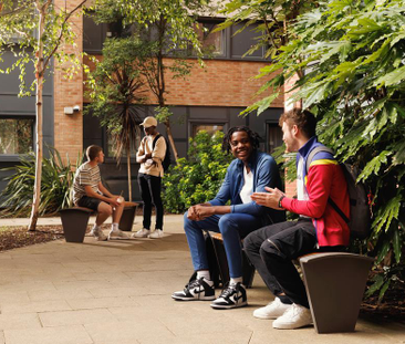 1 bedroom in a flat share to rent - Photo 1