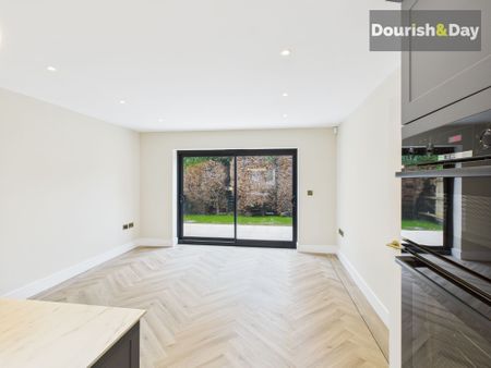 6 bed detached house to rent in Repton Drive, Newcastle, ST5 - Photo 2