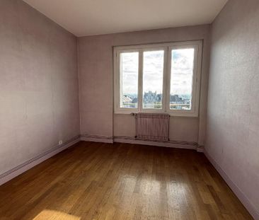 FOUGERES Bd Leclerc - Au 3ème étage avec BALCON. Lumineux apparteme... - Photo 2