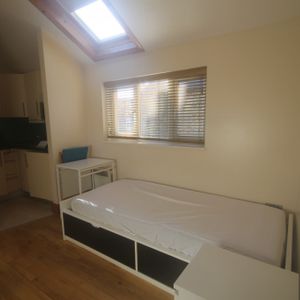 Chatsworth Road, Lower Clapton, E5 - Photo 2