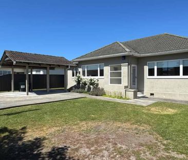 Well presented family home opposite St John's College - Photo 4