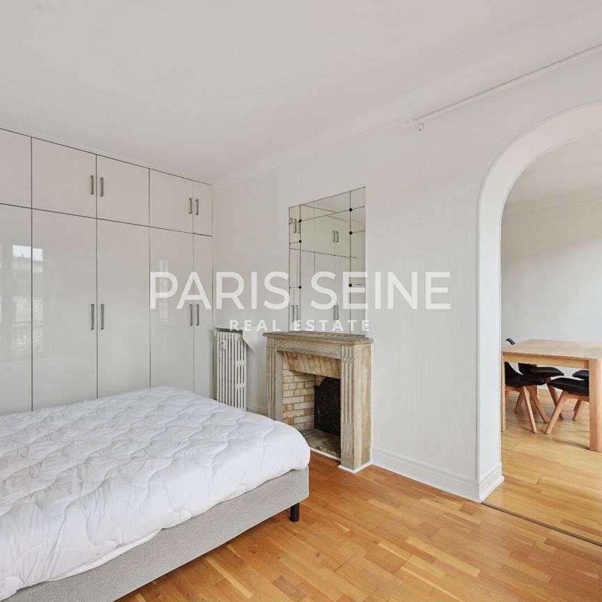 **AVENUE BOSQUET**LUMINEUX 3 PIÈCES MEUBLÉ** ÉTAGE ÉLEVÉ**BALCON**VUE DÉGAGÉE** - Photo 1