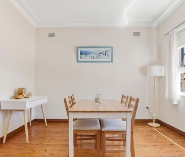 Charming 3-Bedroom Home In Immaculate Condition - Photo 3