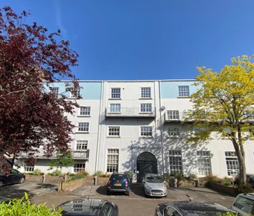 A spacious apartment in a unique historical building with an excell... - Photo 4