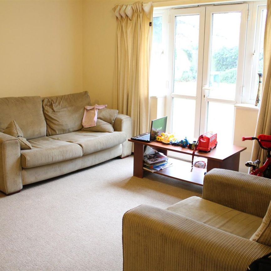 Hewens Road, Uxbridge - Photo 1