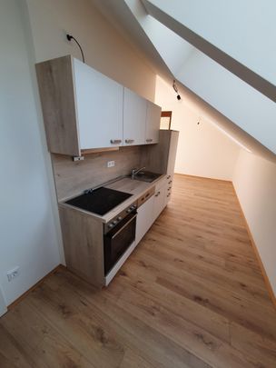 Exklusiv für betreutes Wohnen: Geförderte Altbauwohnung mit Balkon - Photo 1