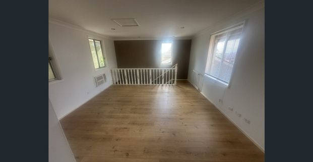 Beautifully Updated Family Home with Flexible 4th Bedroom/Family Room - Photo 1