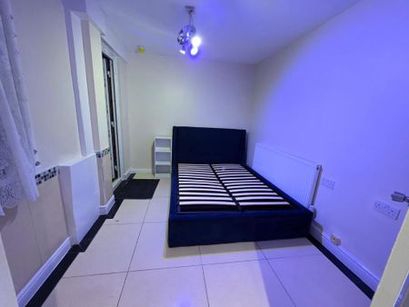 1 bedroom in a house share to rent - Photo 4