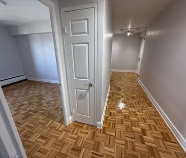 1400 Avenue des Pins Ouest apartment — Montréal, QC (2-Bedroom) - 2 Bedroom - Photo 2