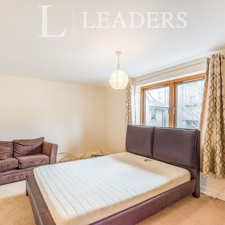 3 bedroom house to rent Raes Yard, Bury St. Edmunds, IP33 - Photo 1