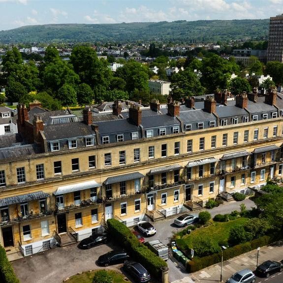 3 bedroom flat to rent - Photo 1