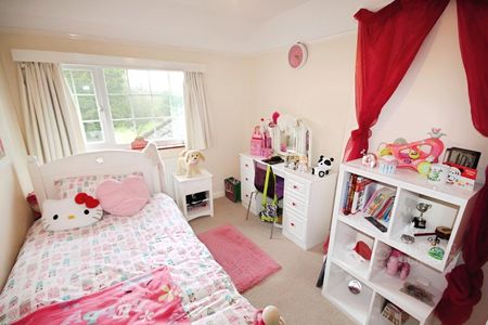 Field Way, Ripley, GU23 6HJ - Photo 5