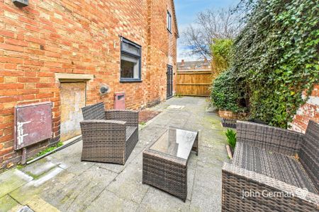 2 bedroom apartment to let - Photo 2