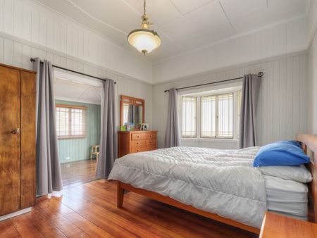 52 Crawford Avenue, Stafford, QLD 4053 - Photo 5