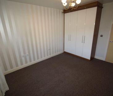 2 bedroom ground floor flat to rent - Photo 3