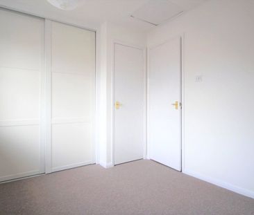 2 bedroom semi-detached house to rent - Photo 6