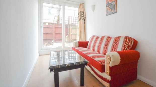 4 bedroom flat for rent - Photo 1