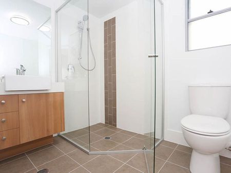 Contemporary Apartment - Secure Access - Photo 5