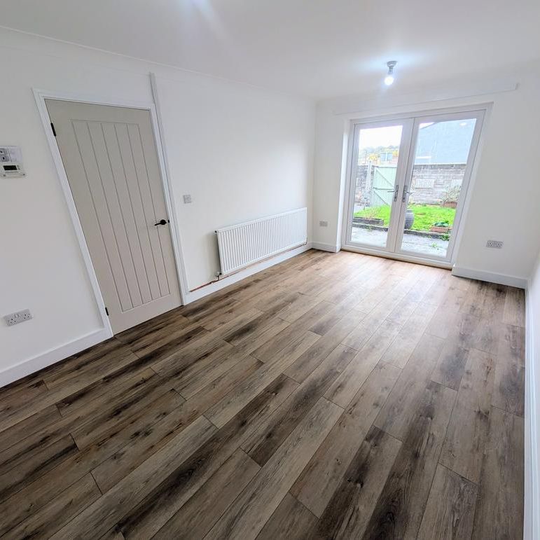 3 bedroom end of terrace house to rent - Photo 1