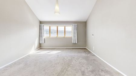 19 Scarborough Terrace, Mount Victoria - Photo 3