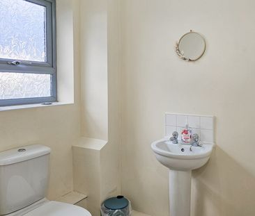 Room in a Shared House, Ashton Old Road, M11 - Photo 5