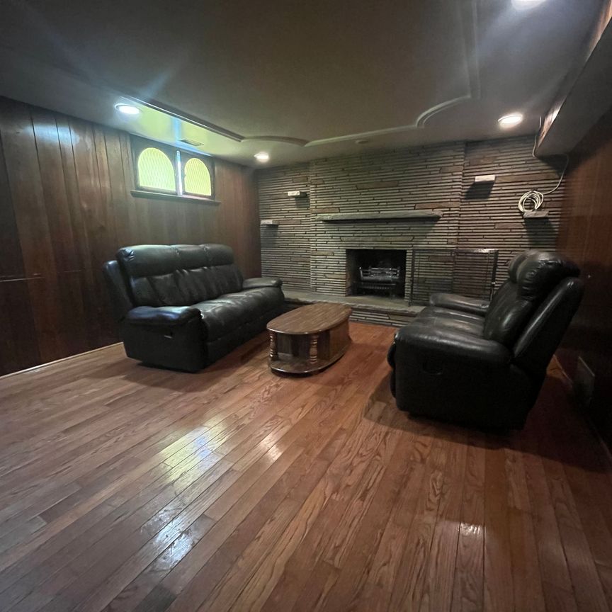 For Lease - 7276 Dellaport Drive, Mississauga, Ontario - Photo 1