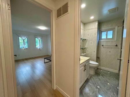 For Lease - 230 Enchanted Hills Crescent, Toronto, Ontario - Photo 2