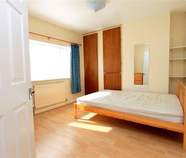 4 bedroom semi-detached house to rent - Photo 6