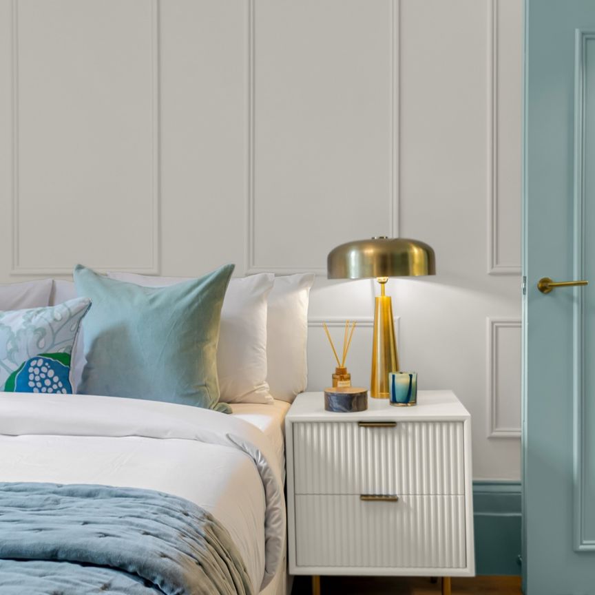 Studio Flat, Eardley Crescent, SW5 - Photo 1