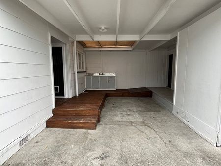 Renovated large six bedroom house ready to move in - Photo 5