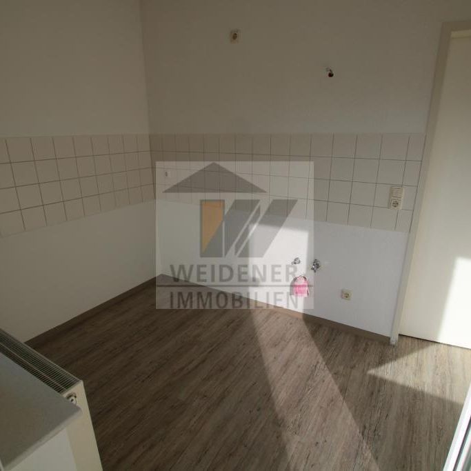 2 Raum DG-Wohnung mit Balkon und Blick ins Grüne. Bad mit Wanne! In Weida! - Photo 1