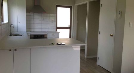 Sunny two bedroom home in quiet street - Photo 3