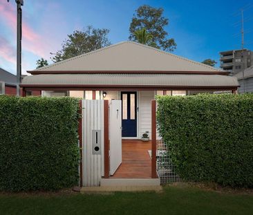 Freestanding renovated home - Photo 3