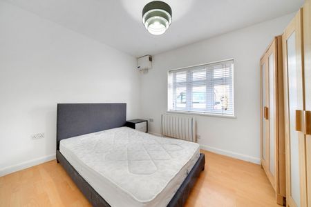 Longbridge Road, Barking, Essex IG11 - Photo 5