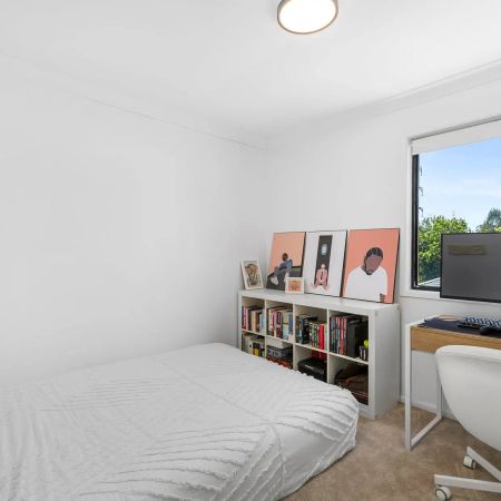 Spacious Townhouse with Large Courtyard - Photo 5