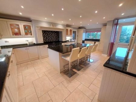 4 bedroom detached house to rent - Photo 5