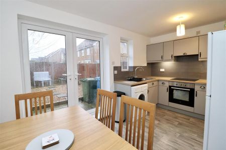 2 bedroom end of terrace house to rent - Photo 4