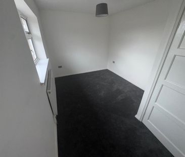 26 DURHAM AVENUE WILLENHALL WV13 1JH - Photo 1