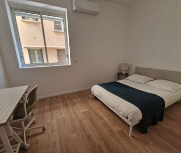 Location Appartement 4 pièces 85m² TOULON 83000 - Photo 5