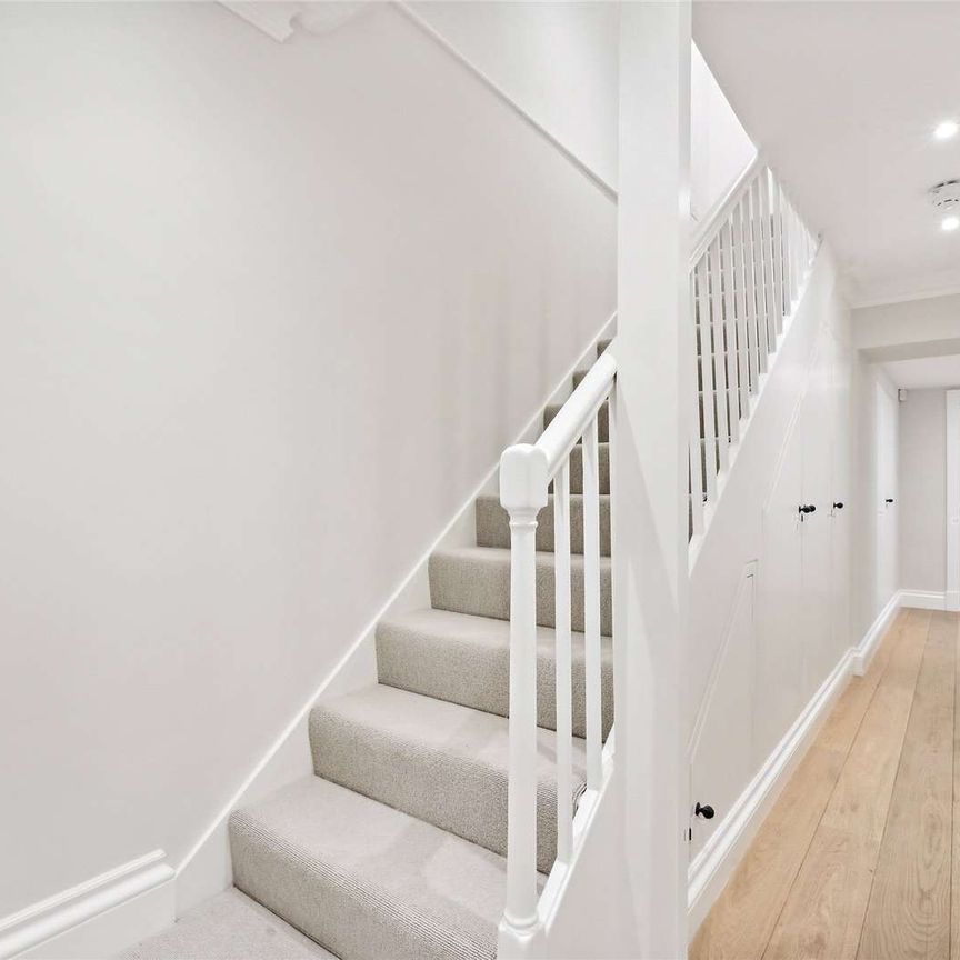 A spacious duplex flat designed to the most exacting of standards. - Photo 1