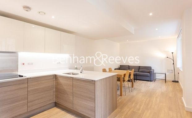 2 Bedroom flat to rent in Ashton Reach, Surrey Quays, SE16 - Photo 1