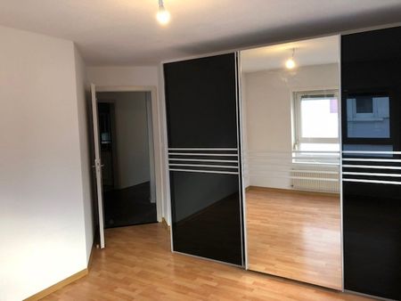 Location Appartement 5 pièces 119m² - Photo 2