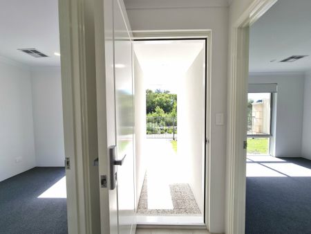 BREAK LEASE - Parkside Perfection: Stylish Family Living Starts Here - Photo 2